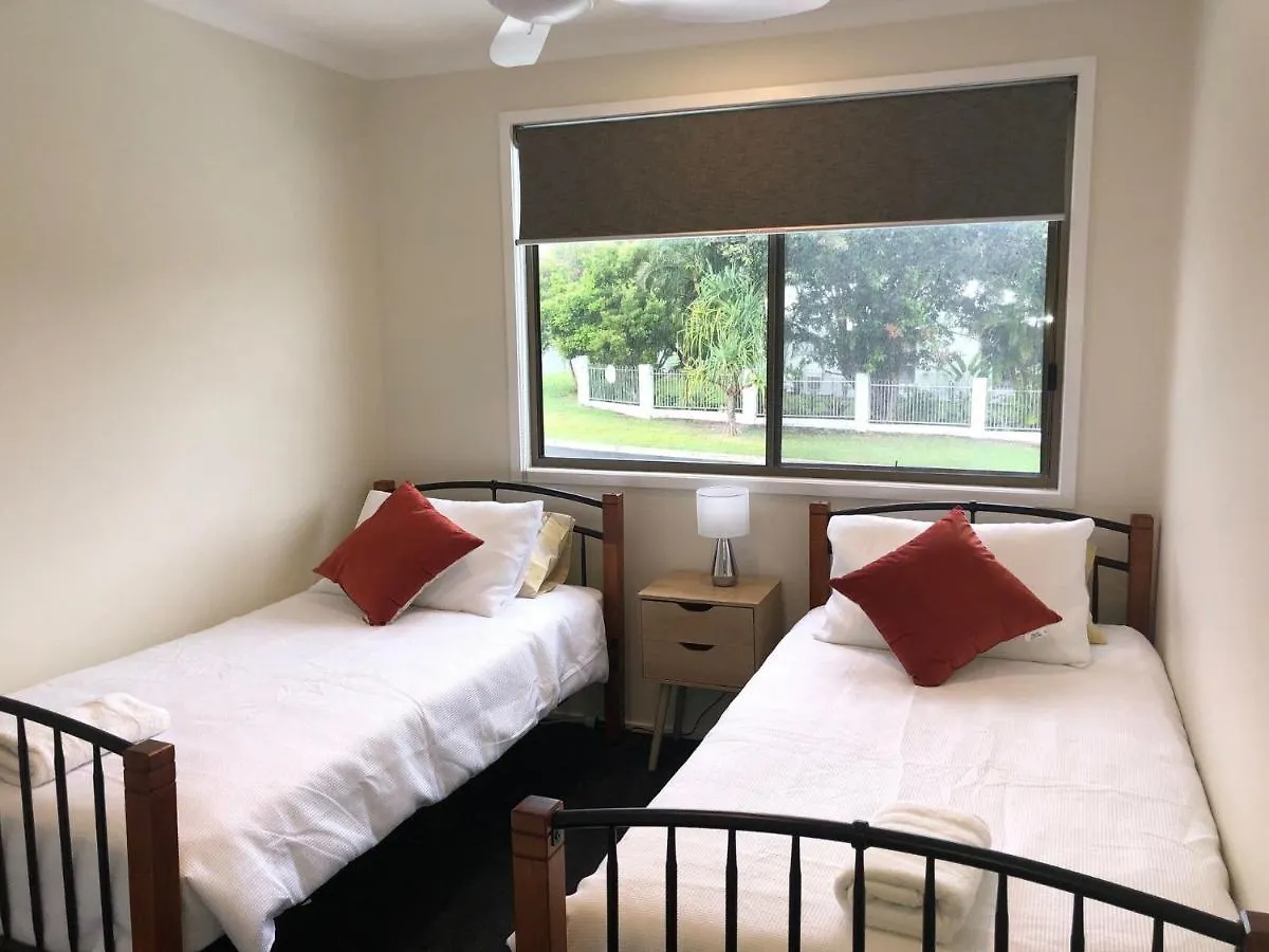26 Rumbalara Avenue Rainbow Beach Aircon Walk To Beach 0*,  Avustralya